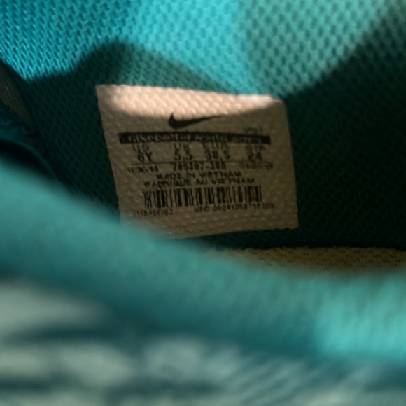 Nike Kobe Mentality GS Sz 6  Green Yellow GUC - Picture 5 of 6